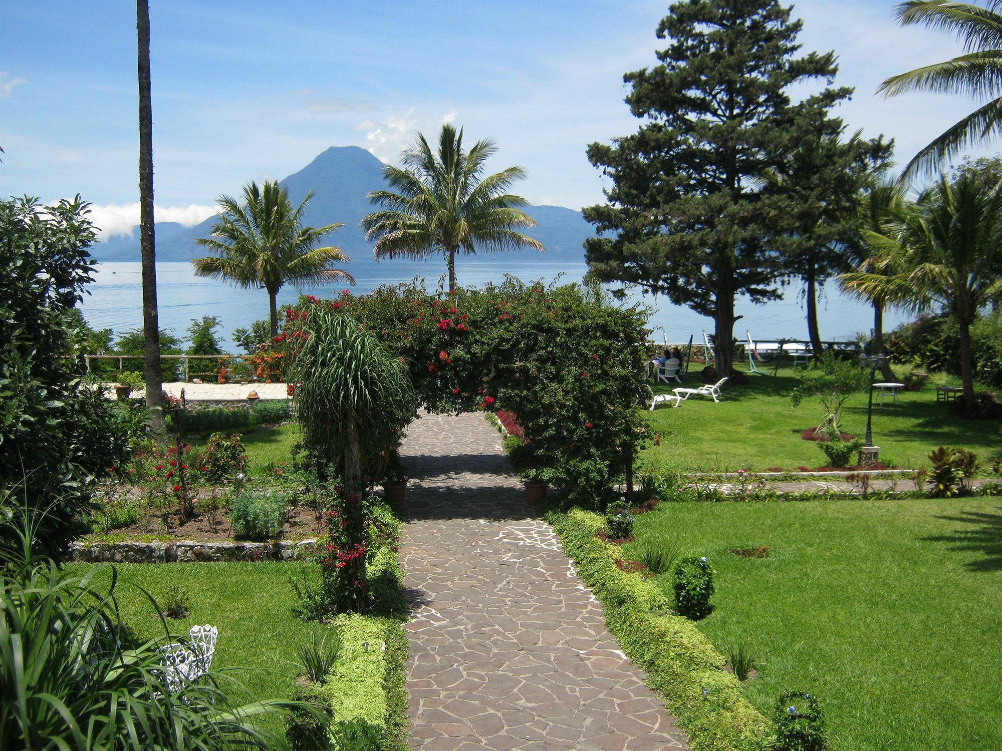 Hotel Y Centro De Convenciones Jardines Del Lago Panajachel Exteriör bild